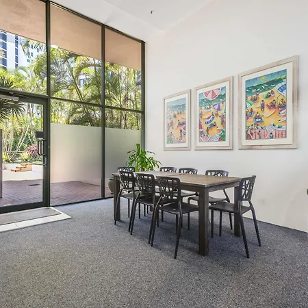The Meriton Apartments On Main Beach-3